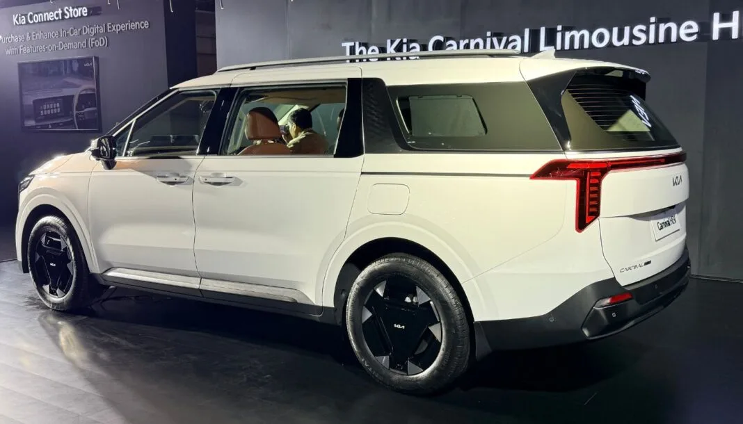kia-carnival-hybrid-limousine