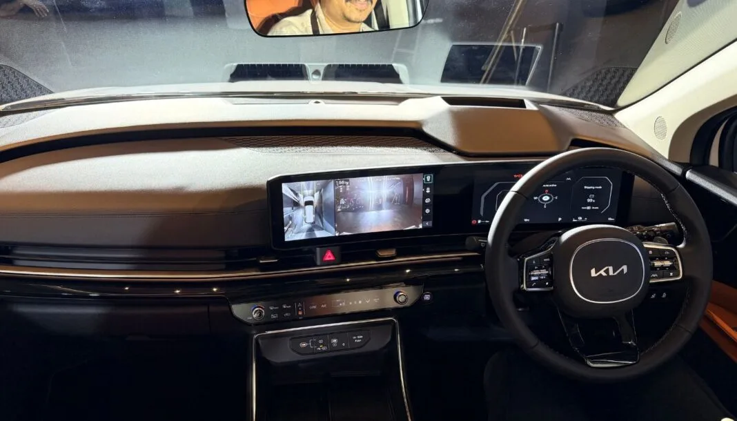kia-carnival-hybrid-limousine