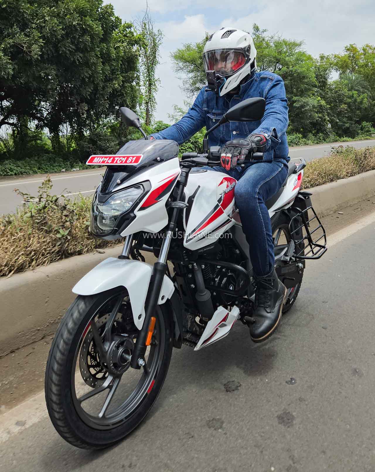 Bajaj Pulsar Classic interior